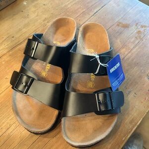 NWT Birkenstock size 42- Women 11/ men’s 9